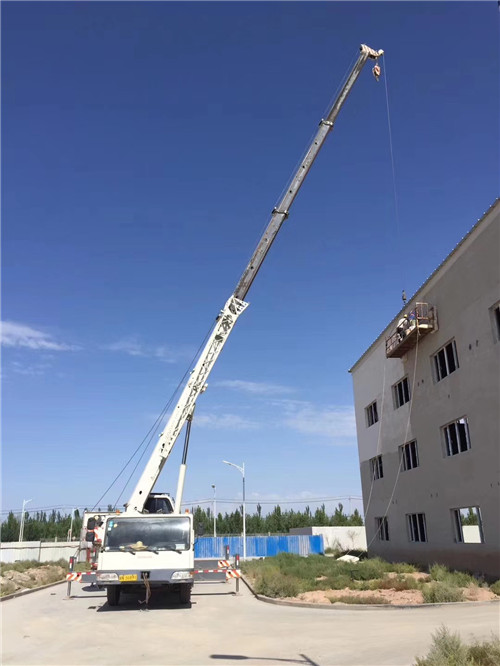 麻章区“轻装强干”—— 吊车的 “轻量化臂架” 技术